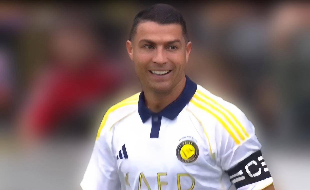 40岁C罗率队逆转法甲劲旅，腾空180度甩手庆祝