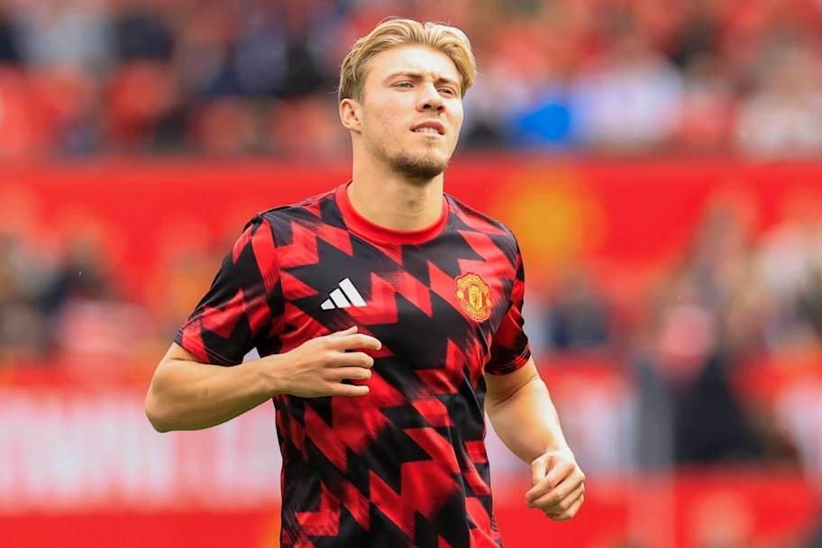 曼联磋商霍伊伦德转会条款，阿莫林暗示新援上位